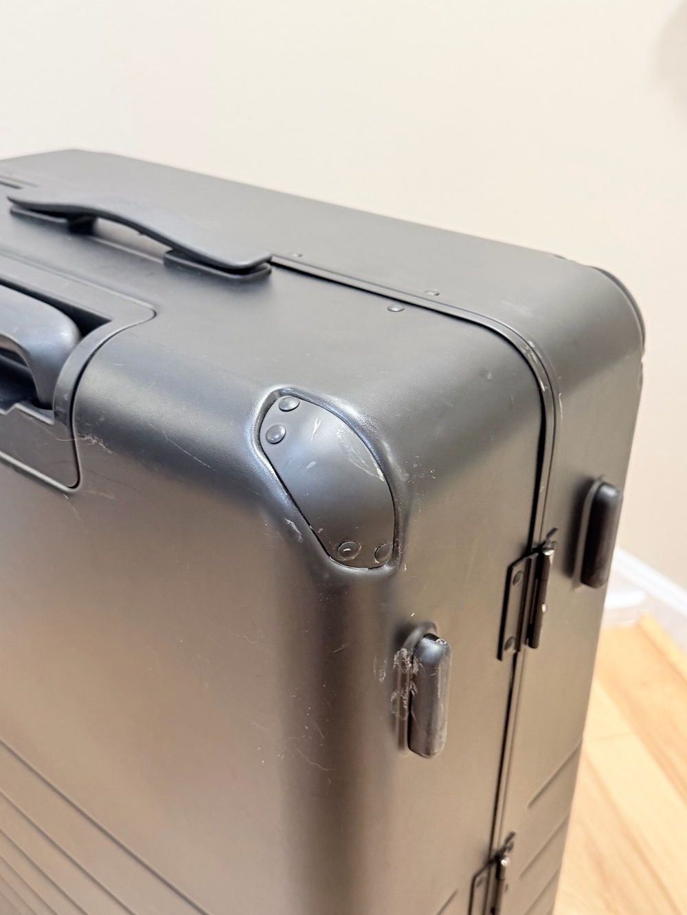Monos Hybrid Check-In Large Suitcase - Picture 11 of 12